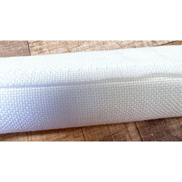 Charles Craft Classic Reserve Hardanger 22 Count Fabric Roll 21'' x 12'' - Picture 5 of 5